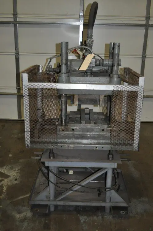 Used AIR RAM _UNKNOWN_ Cut-Off Presses | D & D Industries #438284