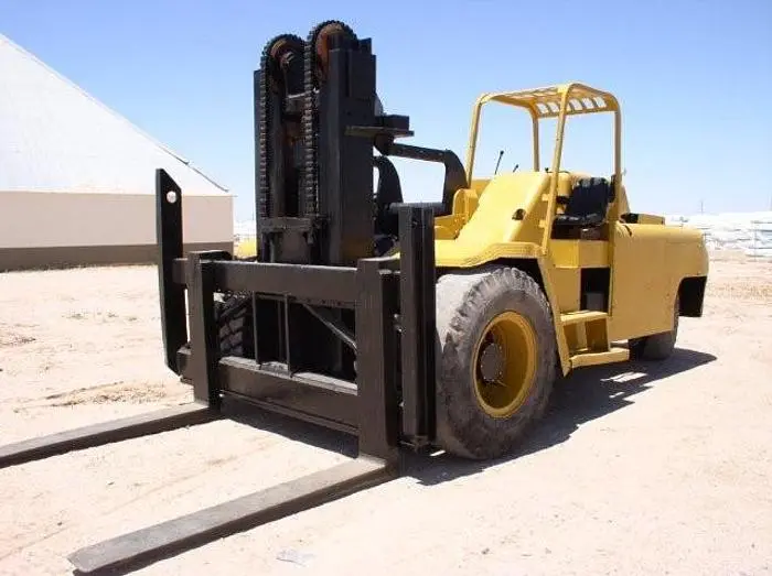 40,000 lb. Gerlinger Forklift; Low Mast; Pneumatic Tires; Riggers Boom