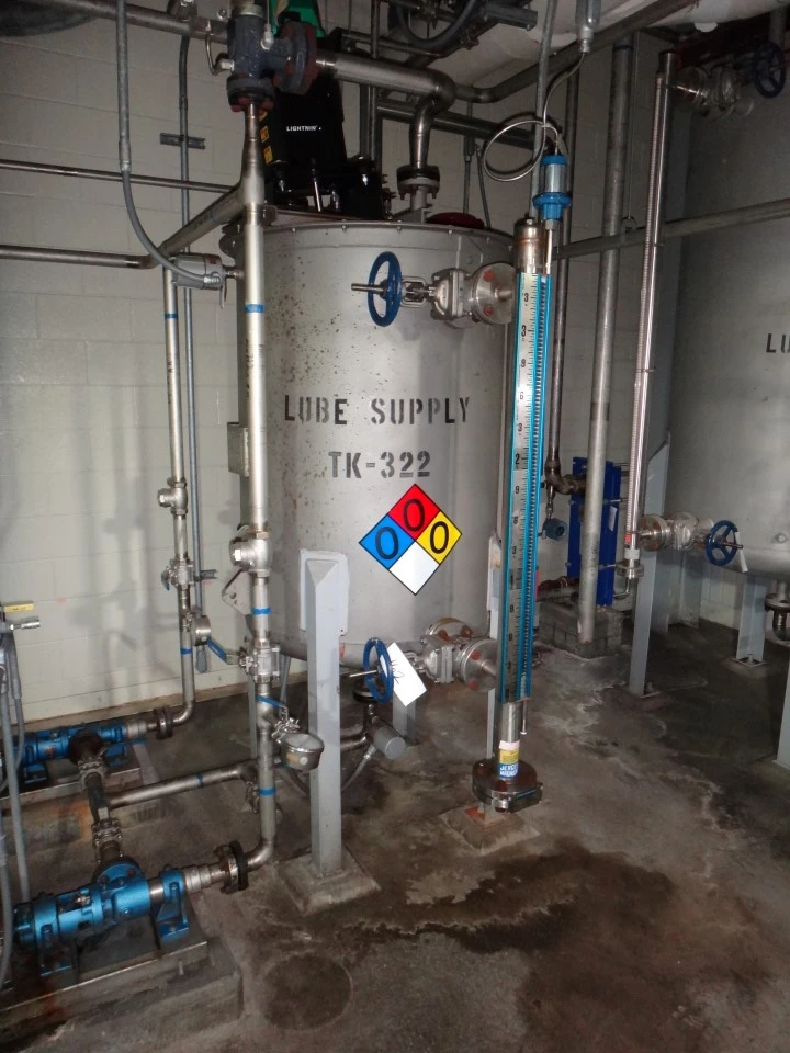 664 Gallon 304 Stainless Vertical Tank with Agitator