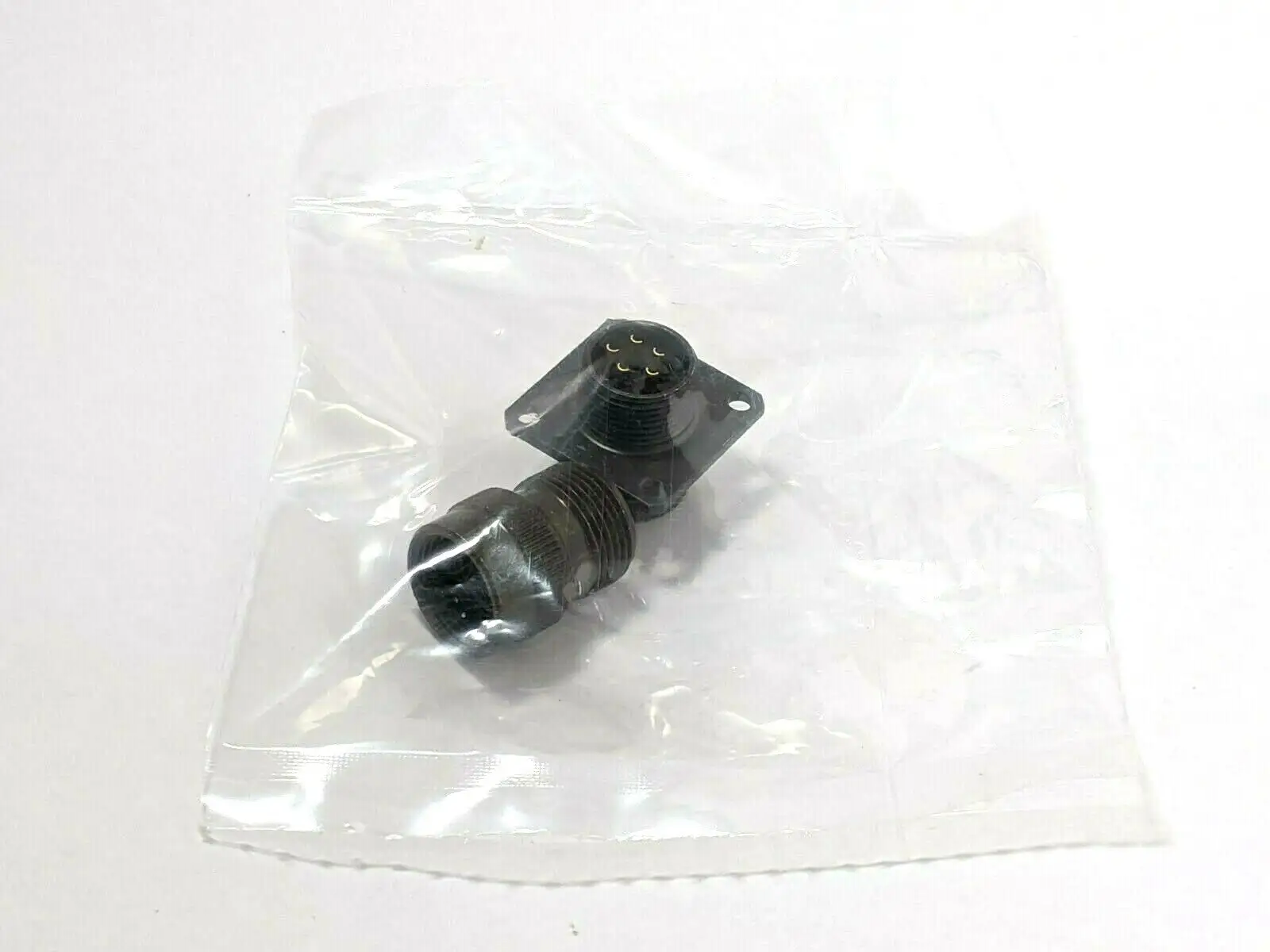 NEW AMPHENOL CIRCULAR MIL SPEC CONNECTOR 5P SZ 10 WALL MOUNT RE