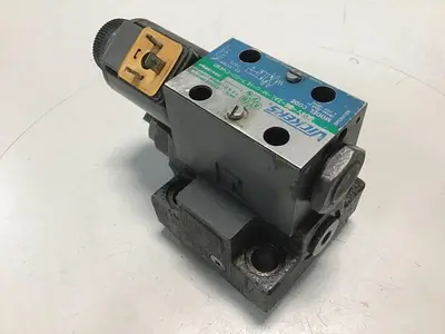 USED VICKERS DG4V-35-2AL-M-U-HL7-60-EN490