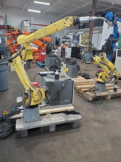 Used 2012 FANUC ARCMATE 100IC/6L Robots Ohio US | Six Axis Solutions #397783