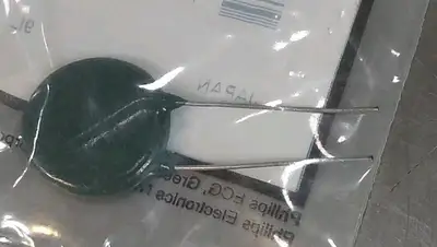 Phillips ECG 524V30 Metal Oxide Varistor 300/385V (PK W/7) Loc4C34