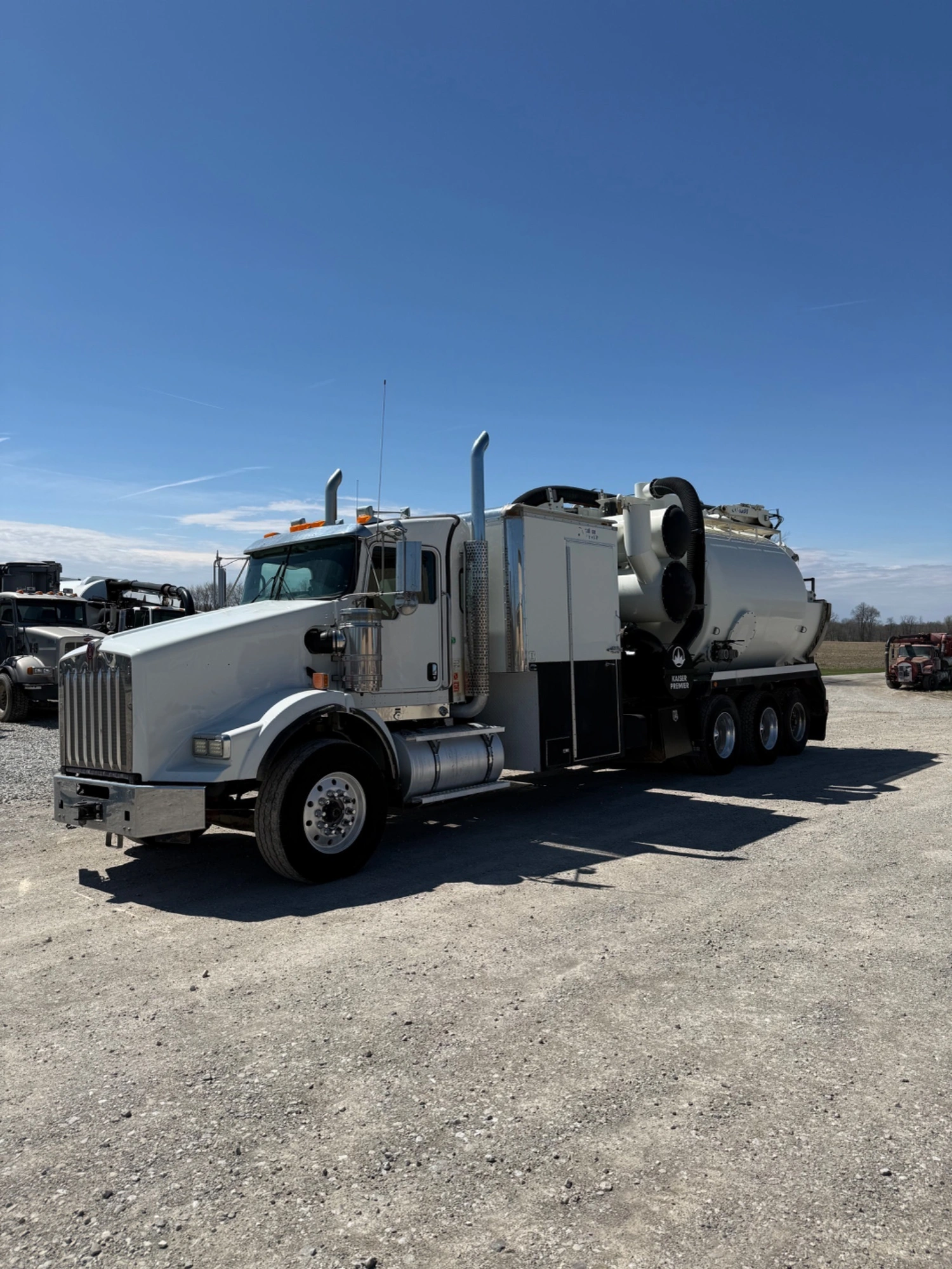 USED 2022 KAISER PREMIER CV100