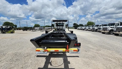 New | in-Stock 2027 MACK MD6 Rolloff Trucks Texas US | Roll Off Truck World #1491880