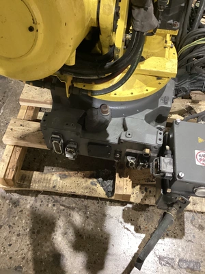 USED FANUC R-2000IB/210F + R30IB