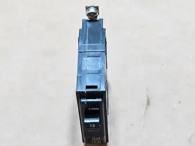 Used SQUARE D QOB115 Switchgears British Columbia CA | Lenmark #1438695