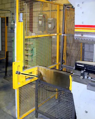 Used 2002 ACCURPRESS ADVANTAGE 7025014 Press Brakes | Machine Factory Outlet #1267077
