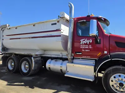 USED 2015 PETERBILT 579