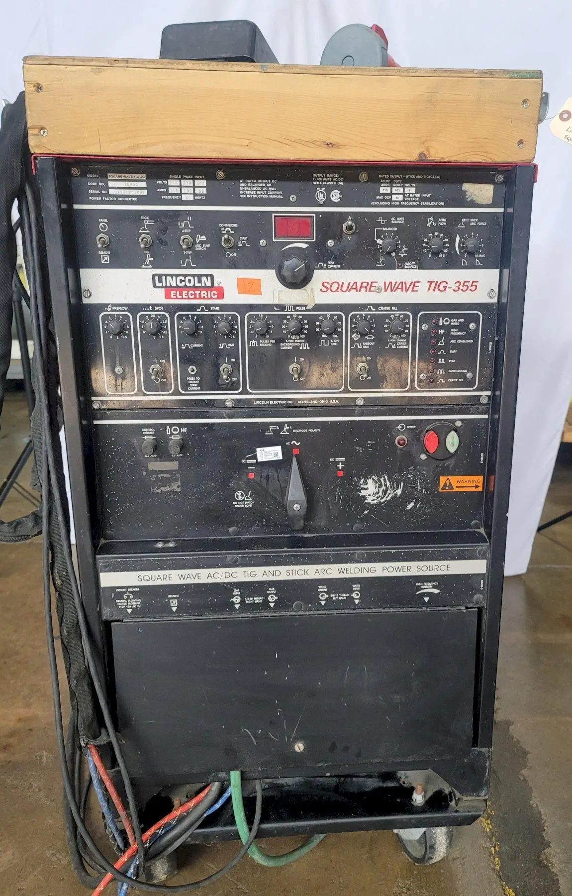 Used 1992 LINCOLN SQUARE WAVE TIG 355 Welders, Tig Q11111
