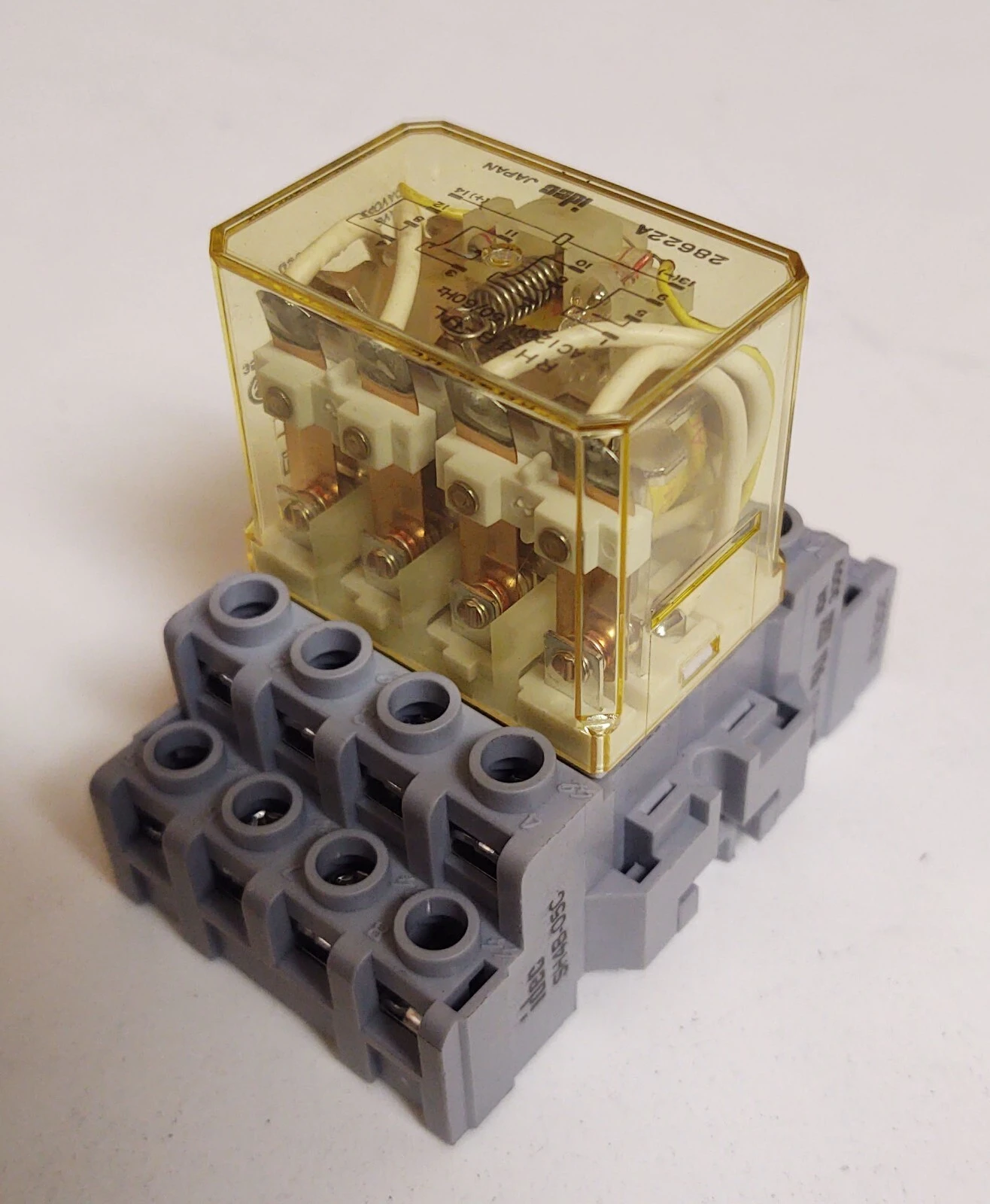 Idec 4PDT 120V RH4B-UL Relay w/ SH4B-O5C Relay Socket 10A 300V *FREE SHIPPING*