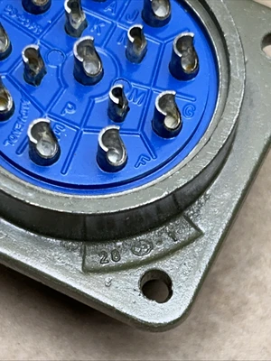 NEW Amphenol 28
