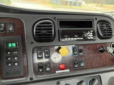 Used 2015 FREIGHTLINER BUSINESS CLASS M2 106 Reefer Trucks Tennessee US | Moore Equipment #1516697