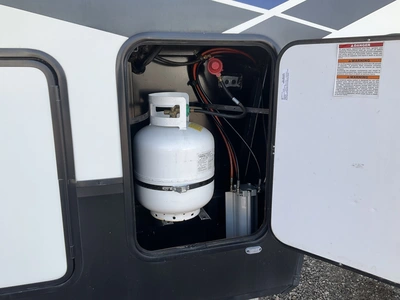 Used 2018 MOMENTUM 395M Campers, Caravans, Motorhomes Michigan US | Miedema Asset Management Group #1334425