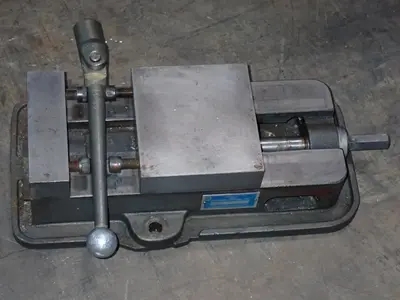 Kurt 6" Vise
