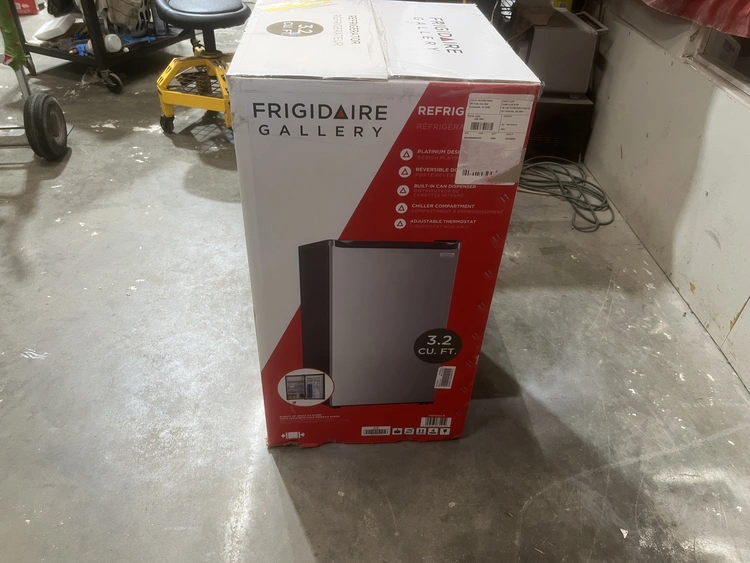 Used FRIGIDAIRE  GALLERY COMPACT Refrigerators Michigan US | Miedema Asset Management Group #1476466
