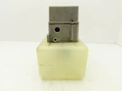 Showa LCB4 8210 Lubrication Oil Pump Machine Oiler 6L Tank 0.1 L/Min 200V