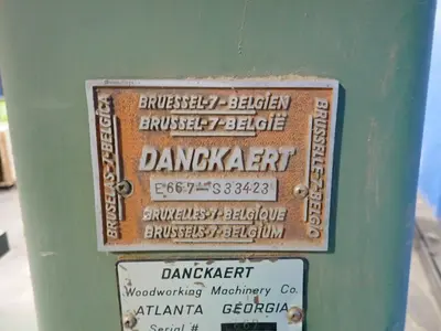 Danckaert 31" Throat Vertical Band Saw