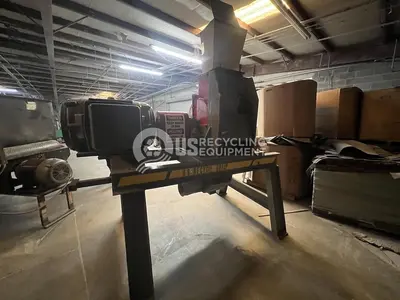 Unknown Manufacturer: Used 100HP Hog Grinder
