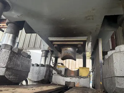 2000 TON HEAVY DUTY 4-POST HYDRAULIC PRESS, USED FOR STRAIGHTENING PIPE & BAR: YOBRO #25137
