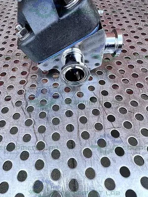 USED ITT PURE FLO 3-WAY .75-316L-RA20MAX DIAPHRAGM VALVE W/ 3/4" SANITARY FITTING