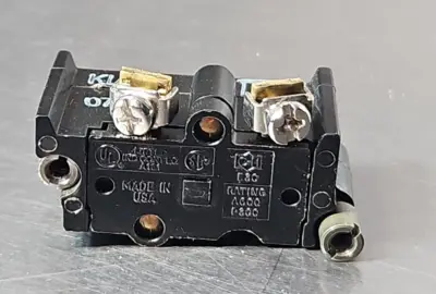 Cutler Hammer E30KLA2 Contact block. Loc4E25