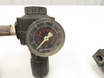 Master Pneumatic Norgren R74G-4AK-RMN FD100-4 Regulator Filter Assembly Lot of 2