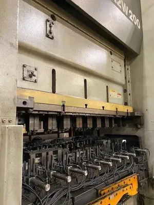 2009 KOMATSU H2W200 Straight Side Presses | Tight Tolerance Machinery (6)