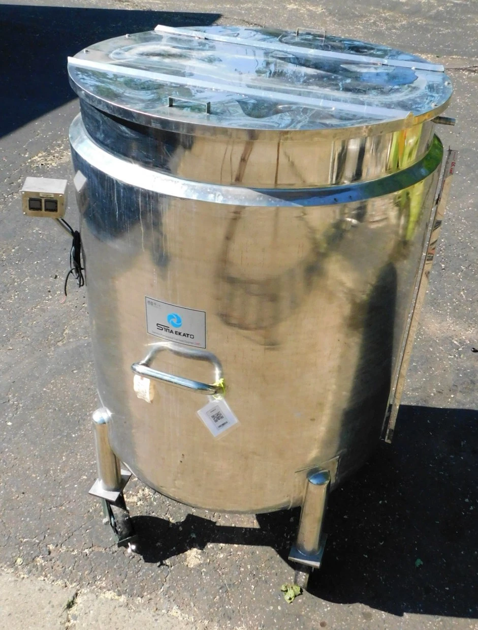 USED SINAEKATO SS TANK 500 GALLON