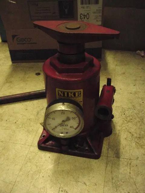 Nike 40 Ton Hydraulic Jack