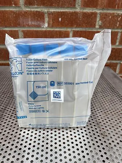 NEW BOX OF 40 - FALCON 355001 STERILE TISSUE CULTURE FLASK 600 ML W/ BLUE VENTED CAP