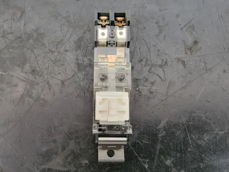 Used ALLIGN ARROWS 40495-462-16 Switchgears British Columbia CA | Lenmark #243246