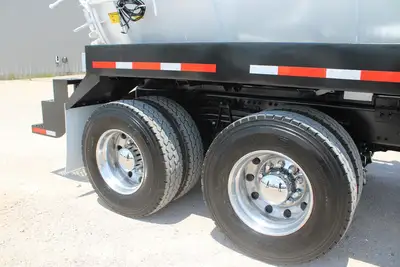 Used 2019 VOLVO VHD64B200 Vacuum Truck Texas US | Roll Off Truck World #1491991