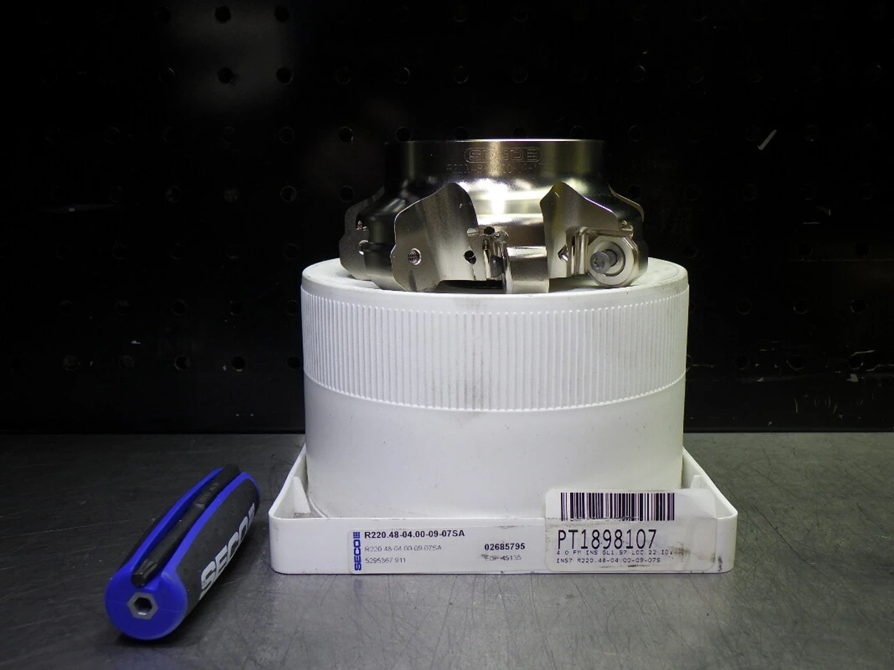 SECO 4" Coolant Thru Indexable Facemill 1.5" Arbor R220.48-04.00-09-07SA (LOC333A)