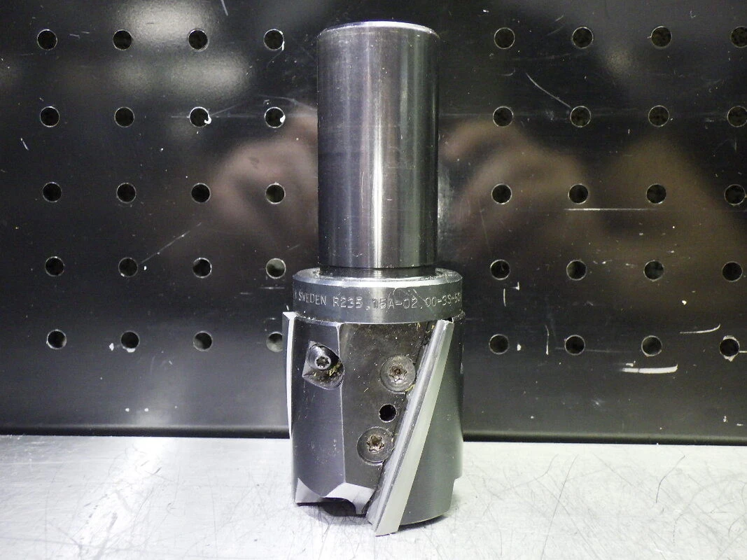 SECO 2" 3 Flute Coolant Thru Helical Mill 1.25" Shank R235.15A-02.00-3S-50A (LOC3569)