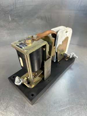 GE General Electric Y101A2 DC Contactor Relay 150 DC Amps 600V (4A-29)