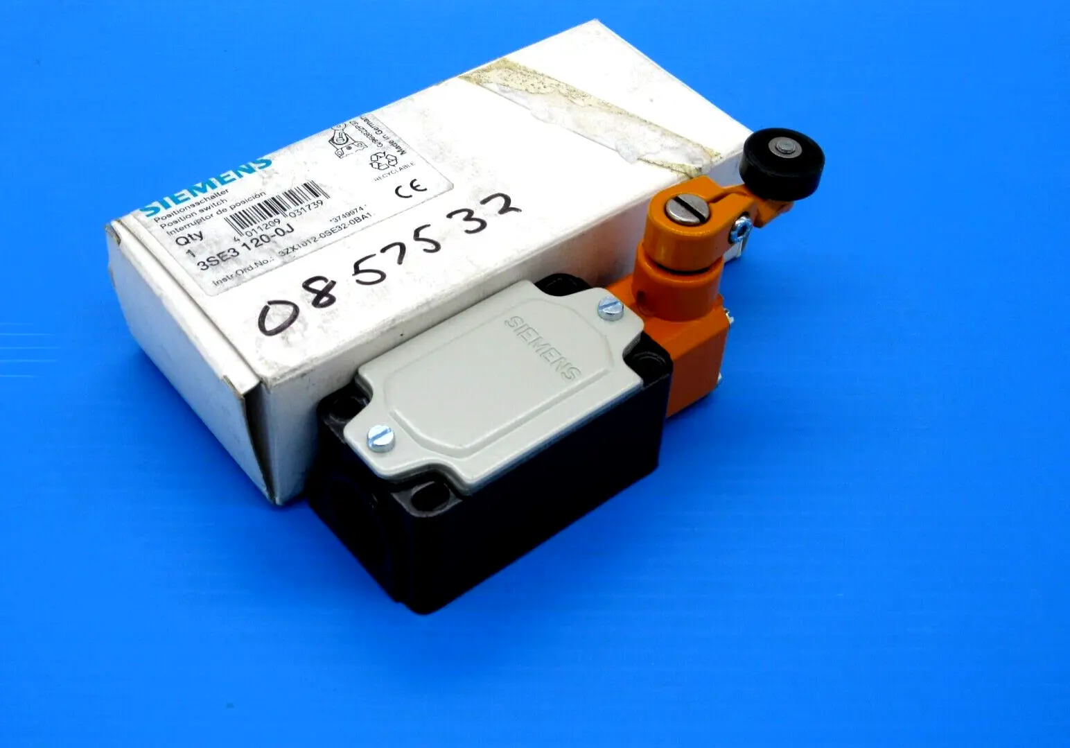 NEW SIEMENS 3SE3 120-0J POSITION SWITCH 3SE31200J