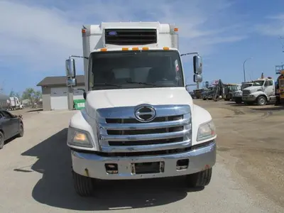 Used 2012 HINO 268 Box trucks Manitoba CA | Conquest Truck & Auto Sales #1421365