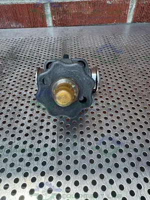 USED ITT / GRINNELL 316L STAINLESS STEEL DIAPHRAGM VALVE W/ 1" SANITARY FITTING