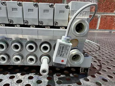 Used LOT OF 12 - SMC VQ2100-5 SOLENOID VALVE MANIFOLD 0.1-0.7 MPA Electronics & Components California US | Equipment Lab #1271595