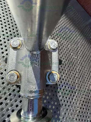 USED ITT PURE FLO ADVANTAGE 6 -WAY DIAPHRAGM VALVE W/ 1" TO 3/4" SANITARY FITTING