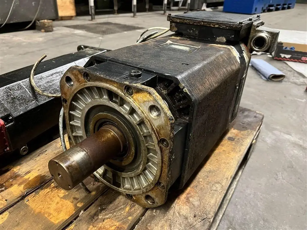 USED FANUC MOTOR A06B-0759-B300 #3100