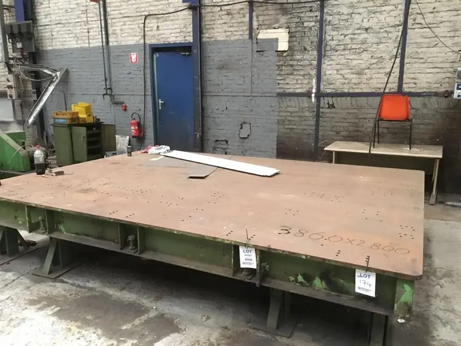 USED CLAMPING TABLE 3860 X 2800 MM