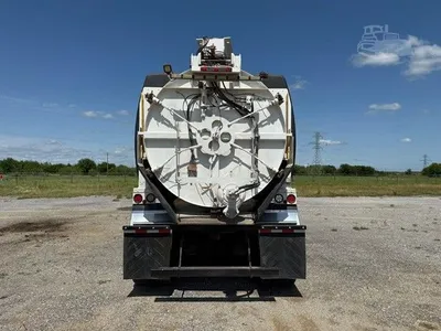 USED 2014 PETERBILT 567