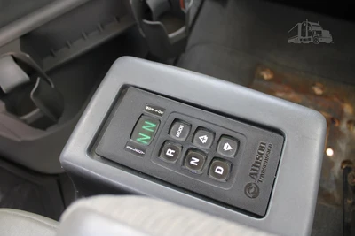 Used 2019 VOLVO VHD104B200 Cab Chassis trucks Texas US | Roll Off Truck World #1492007