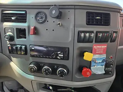 USED 2015 PETERBILT 579