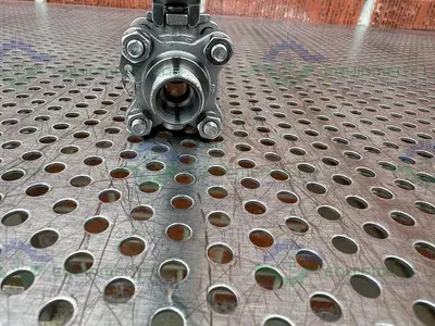 USED INLINE INDUSTRIES STAINLESS STEEL BALL VALVE W/ 1/2" SANITARY FITTING