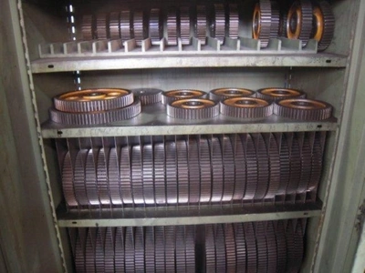 WMW MODUL Gear Hobbers, 2× in good working condition, VIDEO - PRICE FOR LOT