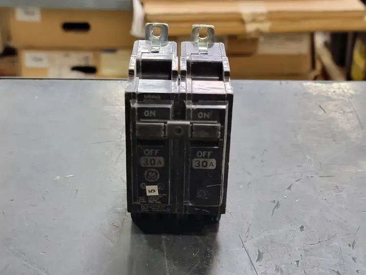 Used GENERAL ELECTRIC THQB230 Switchgears British Columbia CA | Lenmark #241666