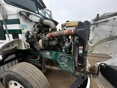 USED 2011 PETERBILT 384
